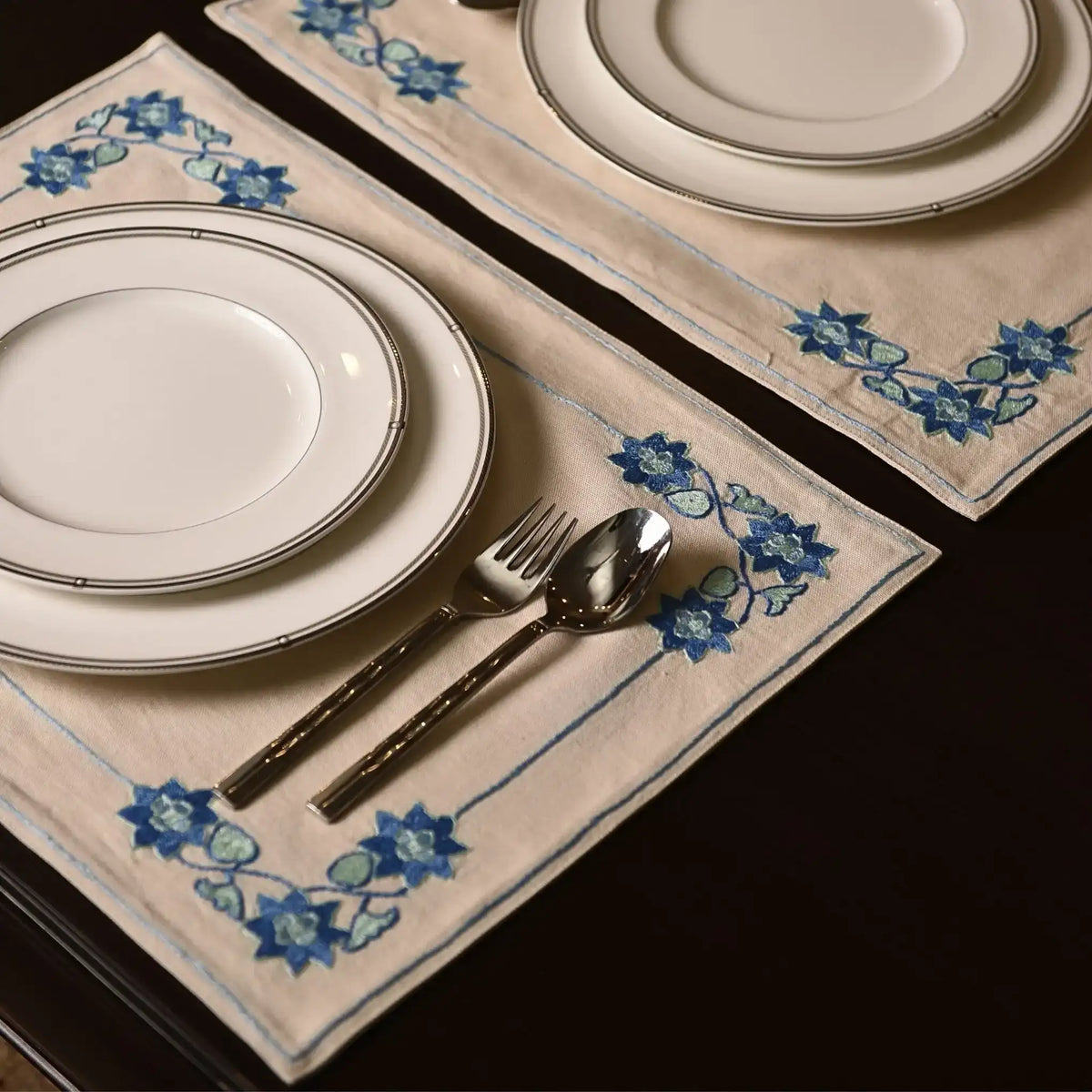 buy online embroidered table mat in Pakistan